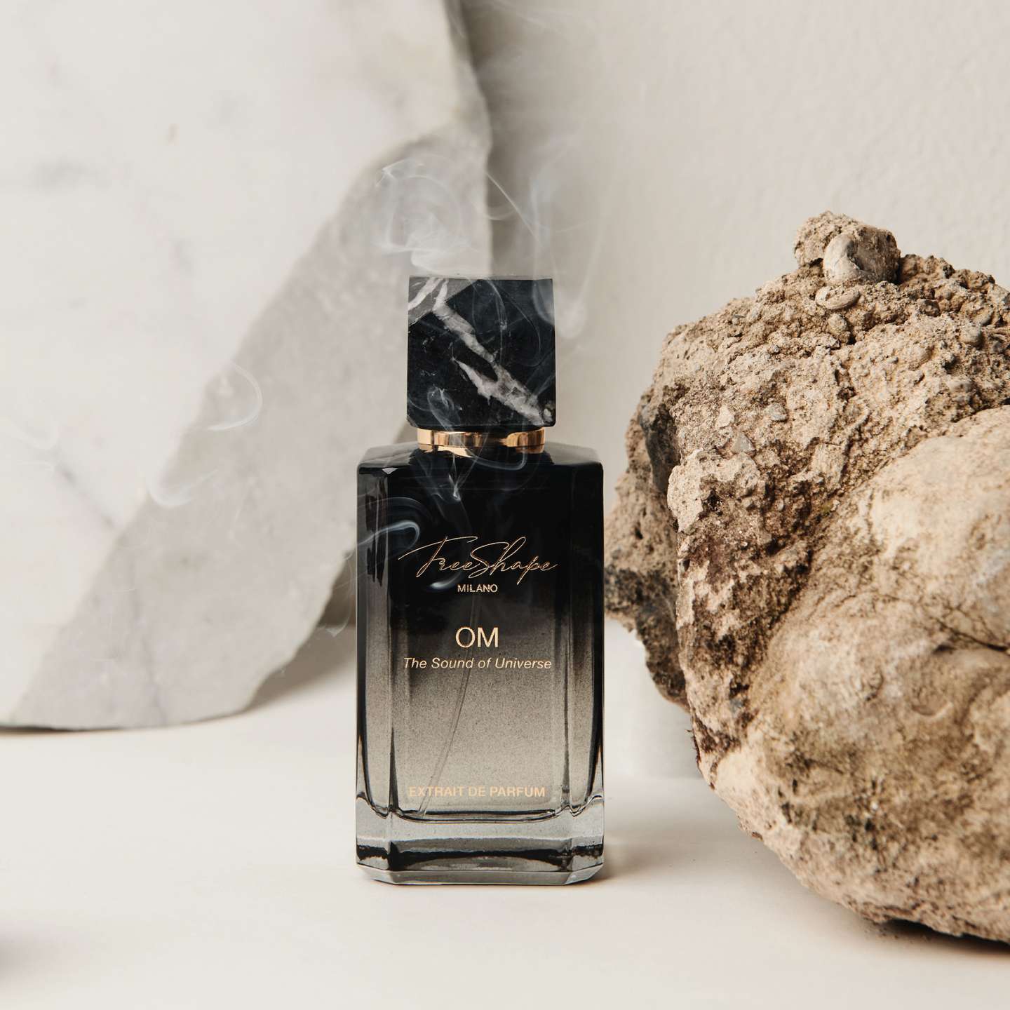 インタビュー】濃度の高いエキストレ ド パルファムをアートピースの